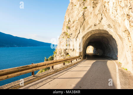 La strada della Forra, Tremosine, lago di Garda, distretto di Brescia, Lombardia, Italia. Foto Stock