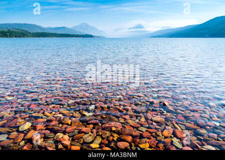 Il lago di McDonald, il Parco Nazionale di Glacier, ghiacciaio ovest Montana; USA Foto Stock