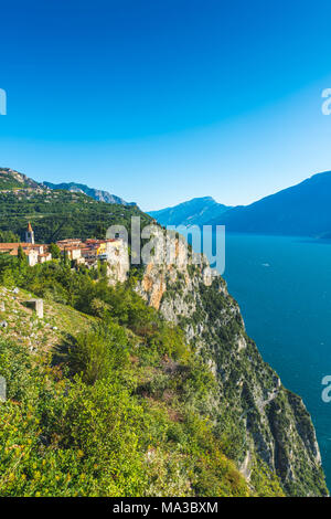 Tremosine sul lago di Garda, distretto di Brescia, Lombardia, Italia. Foto Stock