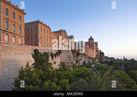 L'Italia, Sardegna, south coast, Cagliari, capitale, Castello, la Città Vecchia, il Bastione di Saint Remy, Bastione di Saint Remy, via Martini, Cattedrale di Santa Maria di Castello, la cattedrale, Foto Stock