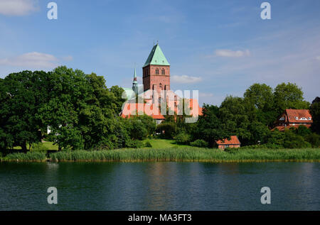 L'Europa, Germania, Schleswig-Holstein, Lauenburg Lakes, Ratzeburg, Ratzeburger vedere (lago), vista cattedrale, Foto Stock