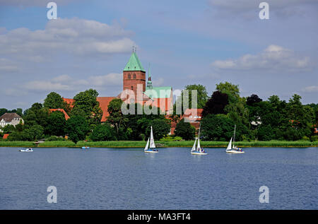 L'Europa, Germania, Schleswig-Holstein, Lauenburg Lakes, Ratzeburg, Ratzeburger vedere (lago), vista cattedrale, Foto Stock