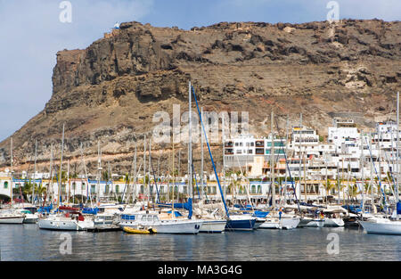 Puerto de Mogan, piccola città portuale nell estremo sud-ovest dell'isola, marina Foto Stock