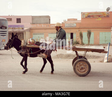 Road, asino, carrelli, Marocco Foto Stock