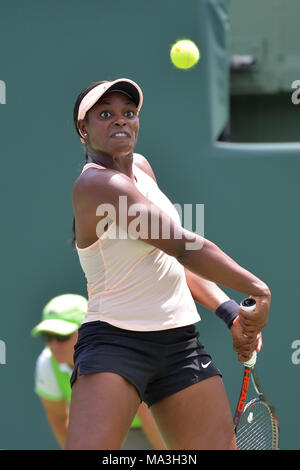 Miami, FL, Stati Uniti d'America. 29 Mar, 2018. KEY BISCAYNE, FL - marzo, 29: Sloane Stephens (USA) in azione durante il giorno 11 del 2018 Miami aperto trattenuto al Crandon Park Tennis Center su Marzo 29, 2018 in Key Biscayne, Florida. Credito: Andrea, Patrono/ZUMA filo/Alamy Live News Foto Stock