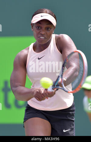 Miami, FL, Stati Uniti d'America. 29 Mar, 2018. KEY BISCAYNE, FL - marzo, 29: Sloane Stephens (USA) in azione durante il giorno 11 del 2018 Miami aperto trattenuto al Crandon Park Tennis Center su Marzo 29, 2018 in Key Biscayne, Florida. Credito: Andrea, Patrono/ZUMA filo/Alamy Live News Foto Stock