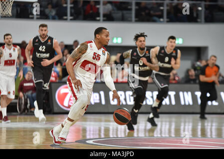 In Germania , Bamberg, Brose Arena - 29 Marzo 2018 - Pallacanestro, Euro League - Brose Bamberg vs. Pallacanestro Olimpia Milano Immagine: Curtis Jerrells (Olimpia Milano, #55) rigidi per il cesto su una veloce pausa. Credito: Ryan Evans/Alamy Live News Foto Stock