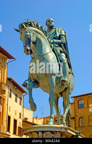 Firenze, Toscana, Italia. Monumento equestre di Cosimo I del Giambologna - 1595) in Piazza della Signoria Foto Stock