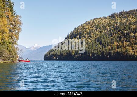 Una gita in canoa sul Lago di Clearwater nel Grey Park, Columbia Britannica (Canada) Foto Stock