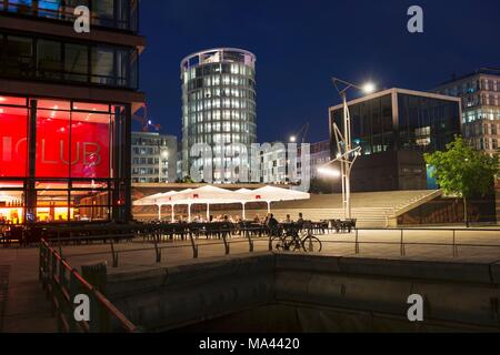 Il Magellan terrazze, una pubblica piazza nel Hafen-City, Amburgo, Germania Foto Stock