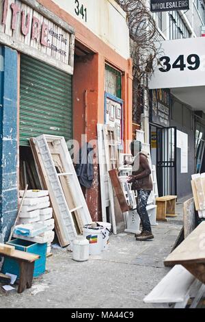 Vecchio workshop su Albert Road a Woodstock, Cape Town, Sud Africa Foto Stock