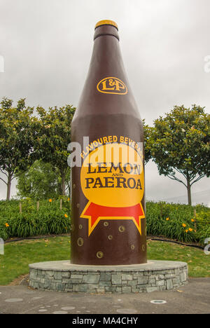 Giant Lemon & Paeroa bottiglia, Paeroa, Nuova Zelanda Foto Stock