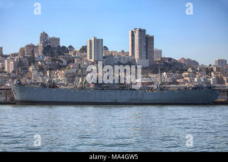 SS Geremia O'Brien, uno dei due restanti completamente funzionale di navi Liberty, ormeggiata in San Francisco Harbour Foto Stock