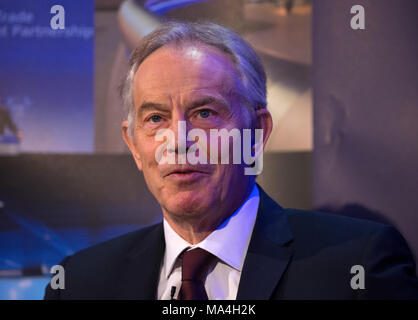 Ex primo ministro Tony Blair parla di "Cambiare l'Europa" che si terrà a Londra. Egli ha detto che la rinegoziazione su Brexit non era realistico. Foto Stock