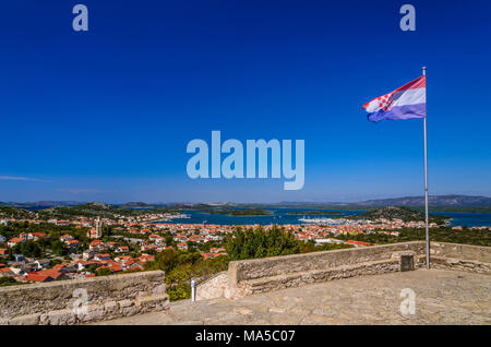 Croazia, Dalmazia, arcipelago di Sibenik, isola di Murter Murter, città, vista sul villaggio, vista da Sv. Chiesa Roka