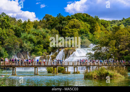 Croazia, Dalmazia, Regione di Sebenico, Parco Nazionale di Krka, Lozovac, Skradinski buk, cascata Foto Stock