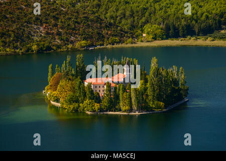 Croazia, Dalmazia, Regione di Sebenico, Parco Nazionale di Krka, Lago di Visovac, Monastero Isola Visovac, Visovac monastero, Foto Stock