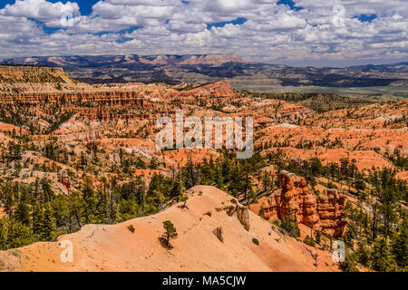 Stati Uniti d'America, Utah, Garfield County, Parco Nazionale di Bryce Canyon, Sunrise, il punto di vista di Escalante Montagne Foto Stock