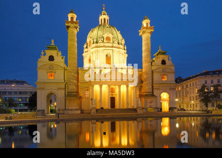 Karlskirche a Karlsplatz / Charles' piazza di Vienna, Vienna, Austria Foto Stock