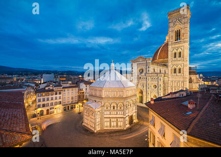 Notte skyline di Firenze, Italia con la Santa Maria del Flore cattedrale Foto Stock