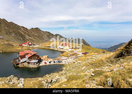 Lago Balea, montagna Fagaras, Carpazi, villaggio Cartisoara, distretto di Sibiu, Transilvania, Romania Foto Stock