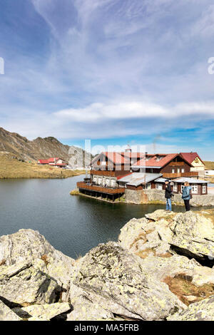 Lago Balea, montagna Fagaras, Carpazi, villaggio Cartisoara, distretto di Sibiu, Transilvania, Romania Foto Stock