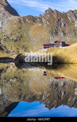 Lago Balea, montagna Fagaras, Carpazi, villaggio Cartisoara, distretto di Sibiu, Transilvania, Romania Foto Stock