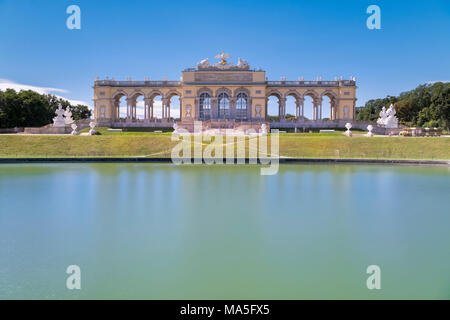 Vienna, Austria, l'Europa. La Gloriette nei giardini del Palazzo di Schönbrunn Foto Stock