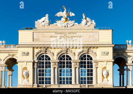 Vienna, Austria, l'Europa. La Gloriette nei giardini del Palazzo di Schönbrunn Foto Stock