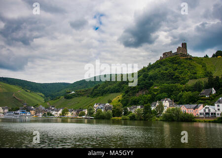 Castello Landshut, Bernkastel-Kues, valle della Mosella, Renania-Palatinato, Germania Foto Stock