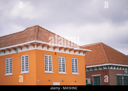Vecchie case di colori in willemstad, curazao Foto Stock