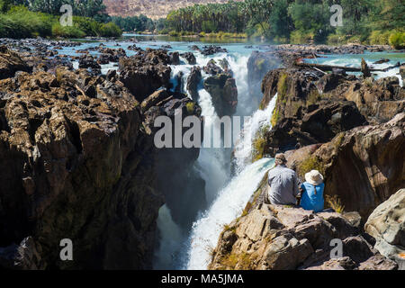 Epupa Falls sul fiume Kunene sul confine tra Angola e Namibia Namibia Foto Stock