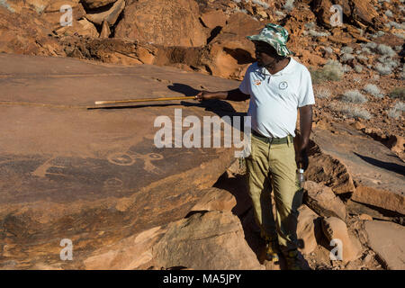 Antiche incisioni rupestri, patrimonio mondiale dell'Unesco, Twyfelfontein, Namibia Foto Stock