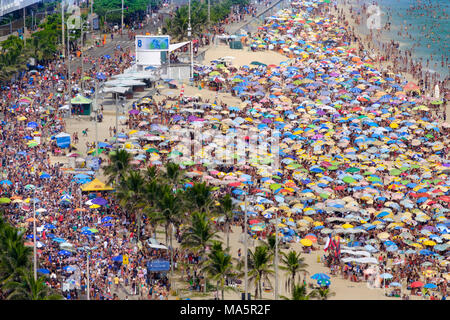 La simpatia e Quase Amor street troupe a Rio il Carnevale 2018, Brasile Foto Stock