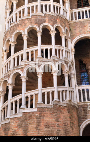 Scala del Bòvolo. La scala a chiocciola di Palazzo Contarini del Bovolo Foto Stock