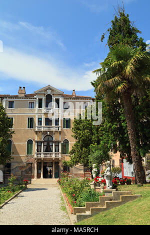 Il cortile di Palazzo Zenobio. Foto Stock