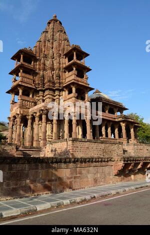 Cenotaphs e templi di Maharaja Dhiraj Giardini Moandore Jodhpur India Foto Stock