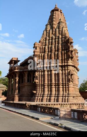 Cenotaphs e templi di Maharaja Dhiraj Giardini Moandore Jodhpur India Foto Stock