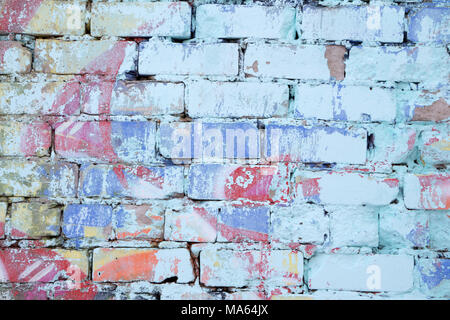 Parete grunge verniciato nei colori dell'arcobaleno Foto Stock