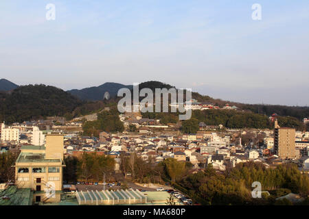 La vista della città Inuyama dal complesso del castello. Preso in Giappone - Febbraio 2018. Foto Stock