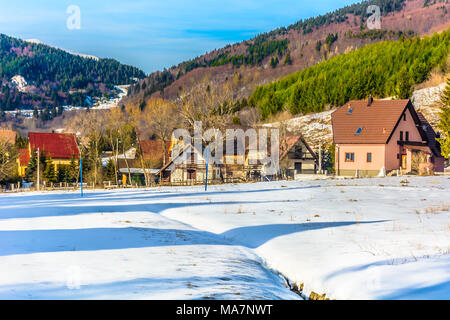 Vista panoramica sul paesaggio invernale di Kupres, località sciistica della Bosnia ed Erzegovina. Foto Stock