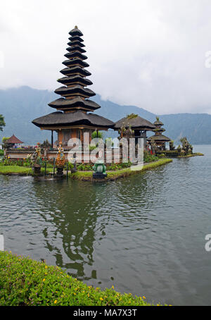 Puara Ulun Danu Beratan famoso tempio Foto Stock