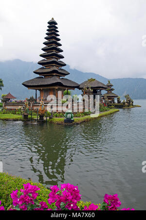 Puara Ulun Danu Beratan famoso tempio Foto Stock