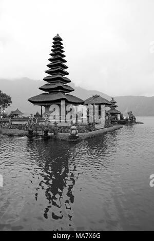 Puara Ulun Danu Beratan famoso tempio Foto Stock