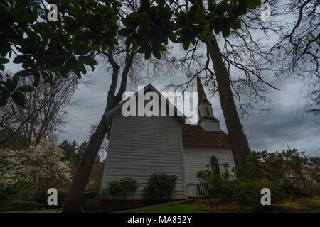 Piccola chiesa vicino al fiume Williamette, Portland Oregon USA Foto Stock