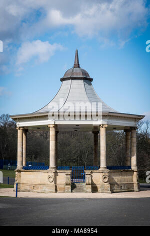 Bandstand esterno, Cartwright Hall, Lister Park, Bradford, West Yorkshire, Regno Unito Foto Stock