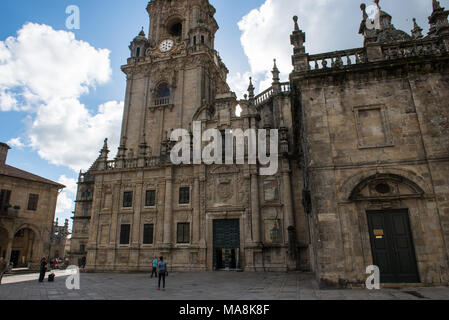 La cattedrale di Santiago de Compostela come visto da Praza da Quintana Foto Stock