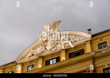 Sculture ornate sul governo italiano edifici in Roma, Ministero dell Economia e delle finanze, Ministero dell'Economia e delle Finanze, su Via Cernaia. Foto Stock