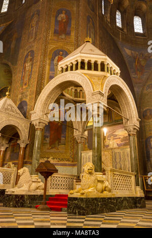All interno della cattedrale Saint Alexandar Nevski a Sofia, Bulgaria. Foto Stock