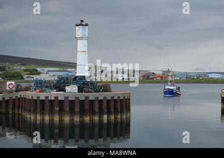 Porto e la flotta da pesca costiera a Kirkwall, continente isola, Orkney (Scozia) Foto Stock
